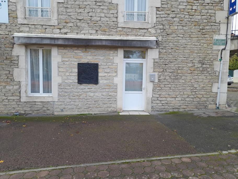 Appartement Au Bord Du Canal Montbard Exteriör bild